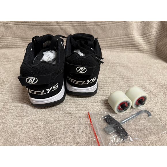 Heelys Unisex-Child Voyager Tennis Shoe, Black/White, 2 M US Big Kid NEW - Picture 6 of 8